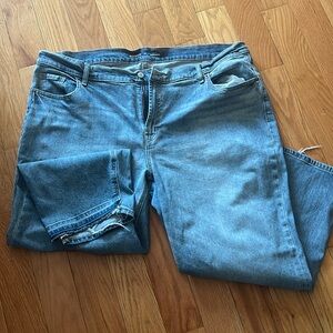 Old navy boyfriend mid-rise size 20 jeans.